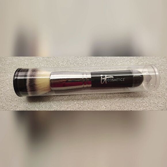 IT Cosmetics Makeup Flat Top Buffing Foundation Brush Cosmetics New - Picture 3 of 11